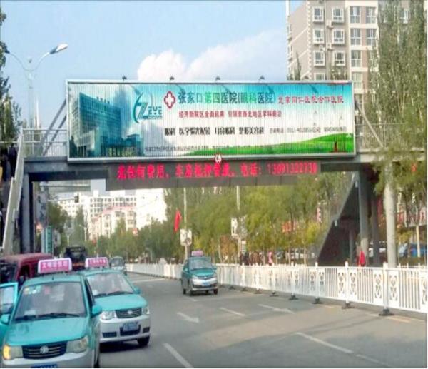 張家口北方學(xué)院西校區(qū)橋體三面翻廣告